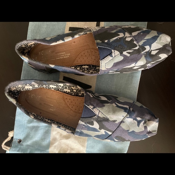Shark Week Toms - Picture 4 of 6